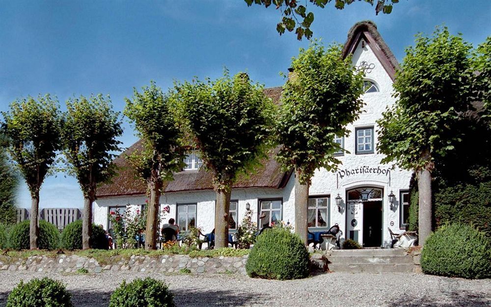 Hotel, Restaurant, Cafe Pharisaeerhof - Nordseeurlaub Mit Hund Nordstrand Exterior photo