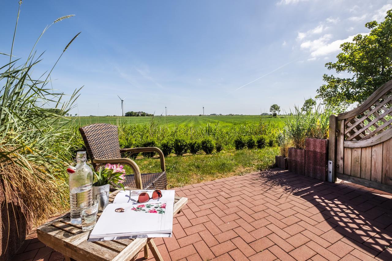 Hotel, Restaurant, Cafe Pharisaeerhof - Nordseeurlaub Mit Hund Nordstrand Exterior photo