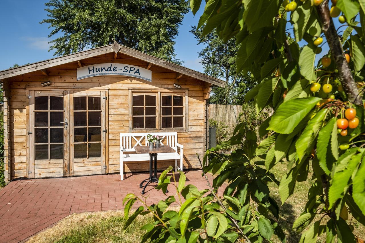 Hotel, Restaurant, Cafe Pharisaeerhof - Nordseeurlaub Mit Hund Nordstrand Exterior photo